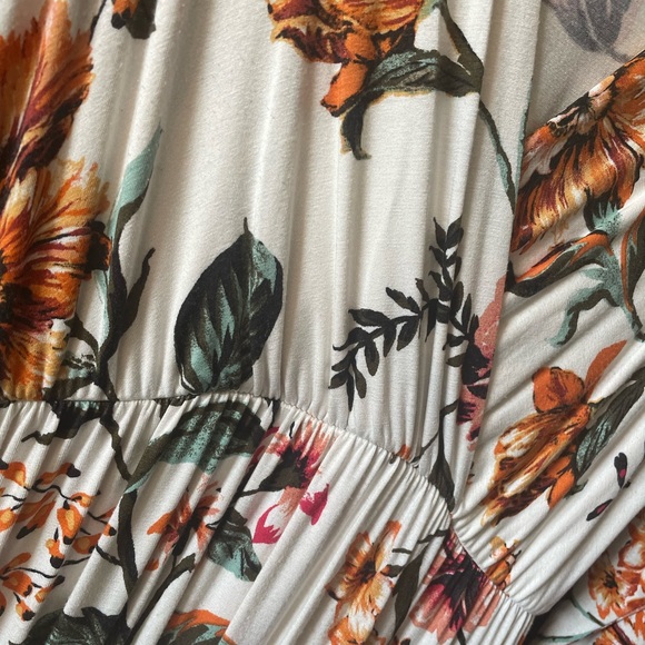 Size large cute dress 👗 with flowers 💐 - Picture 6 of 7